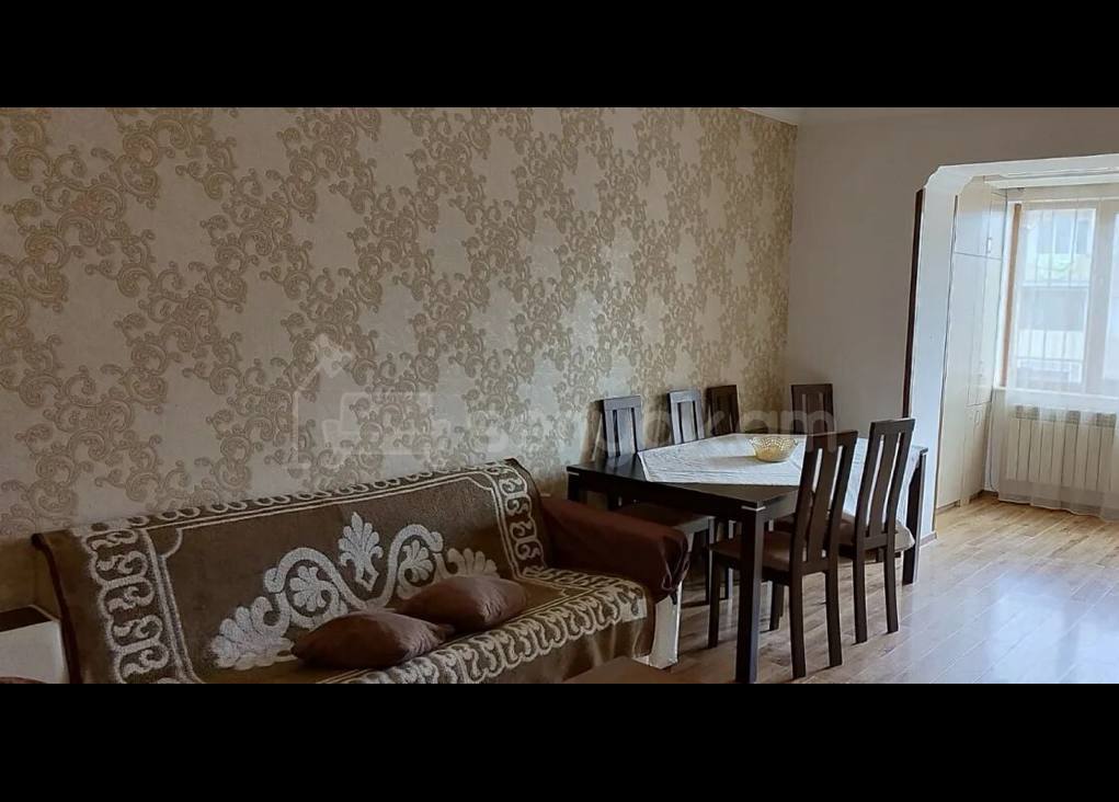 3 Սենյականոց Բնակարան Քարե Շենքում, 85քմ, 4/5 հարկ, Կապիտալ Վերանորոգված, Կահավորված