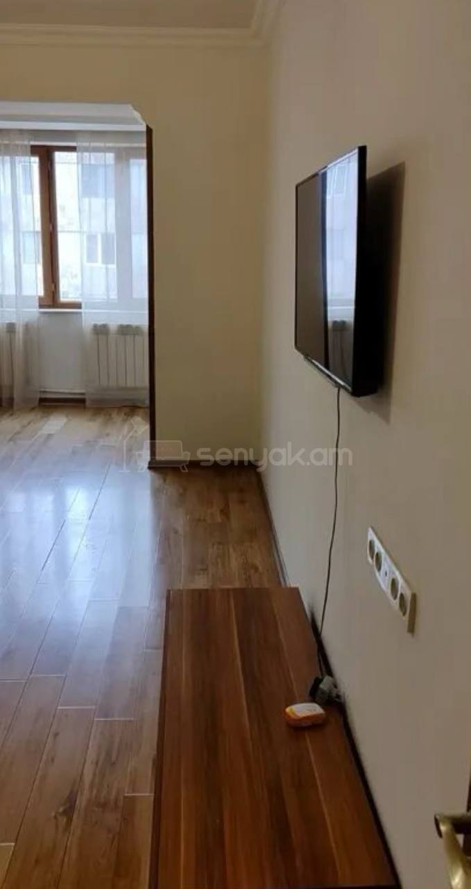 3 Սենյականոց Բնակարան Քարե Շենքում, 85քմ, 4/5 հարկ, Կապիտալ Վերանորոգված, Կահավորված