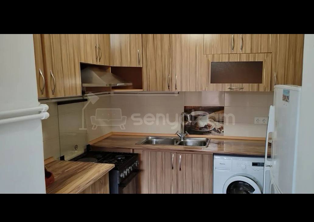 3 Սենյականոց Բնակարան Քարե Շենքում, 85քմ, 4/5 հարկ, Կապիտալ Վերանորոգված, Կահավորված