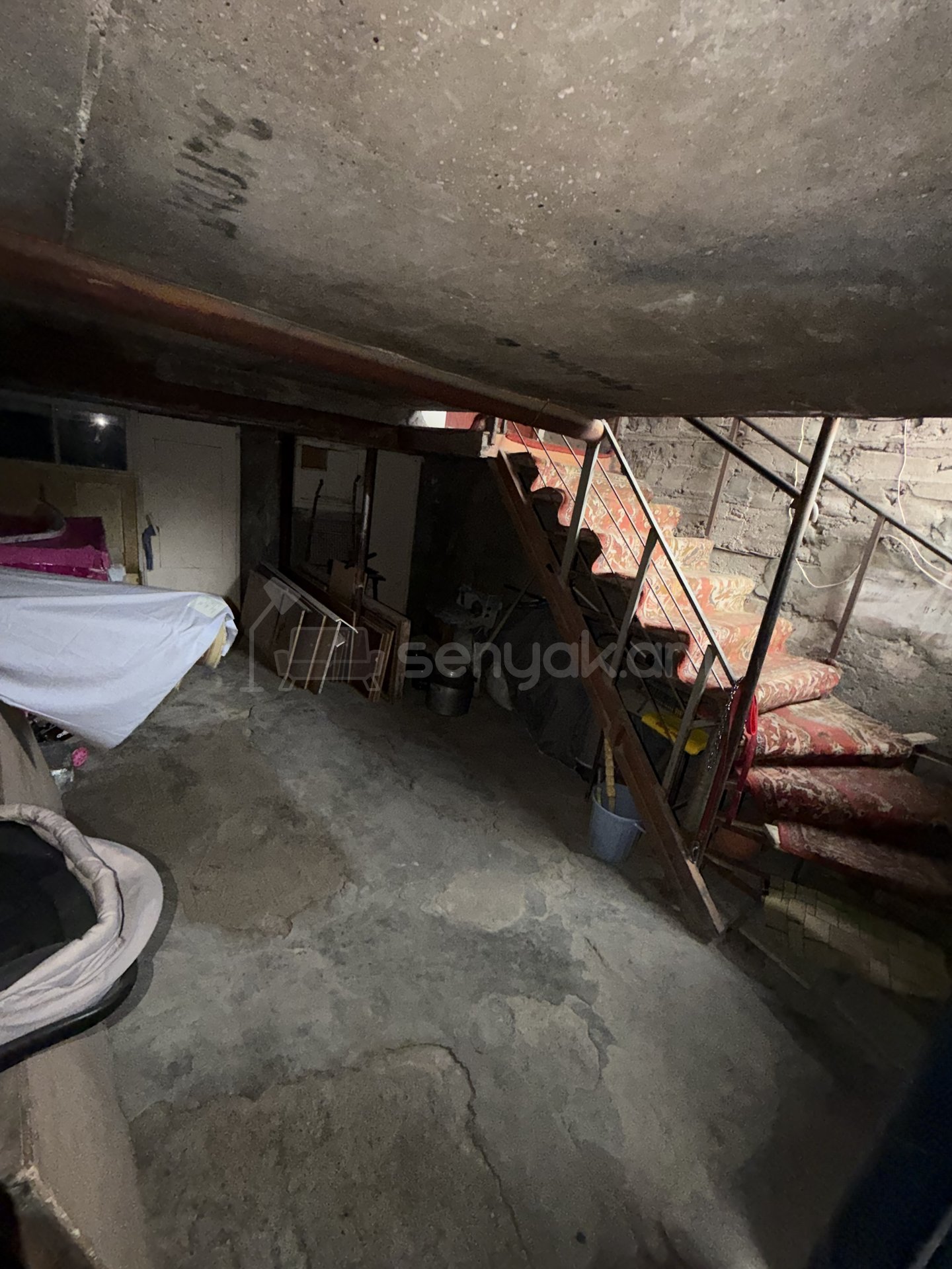 8 Սենյականոց Սեփական Տուն, 170քմ, Նորմալ Վիճակում, Ավտոտնակով