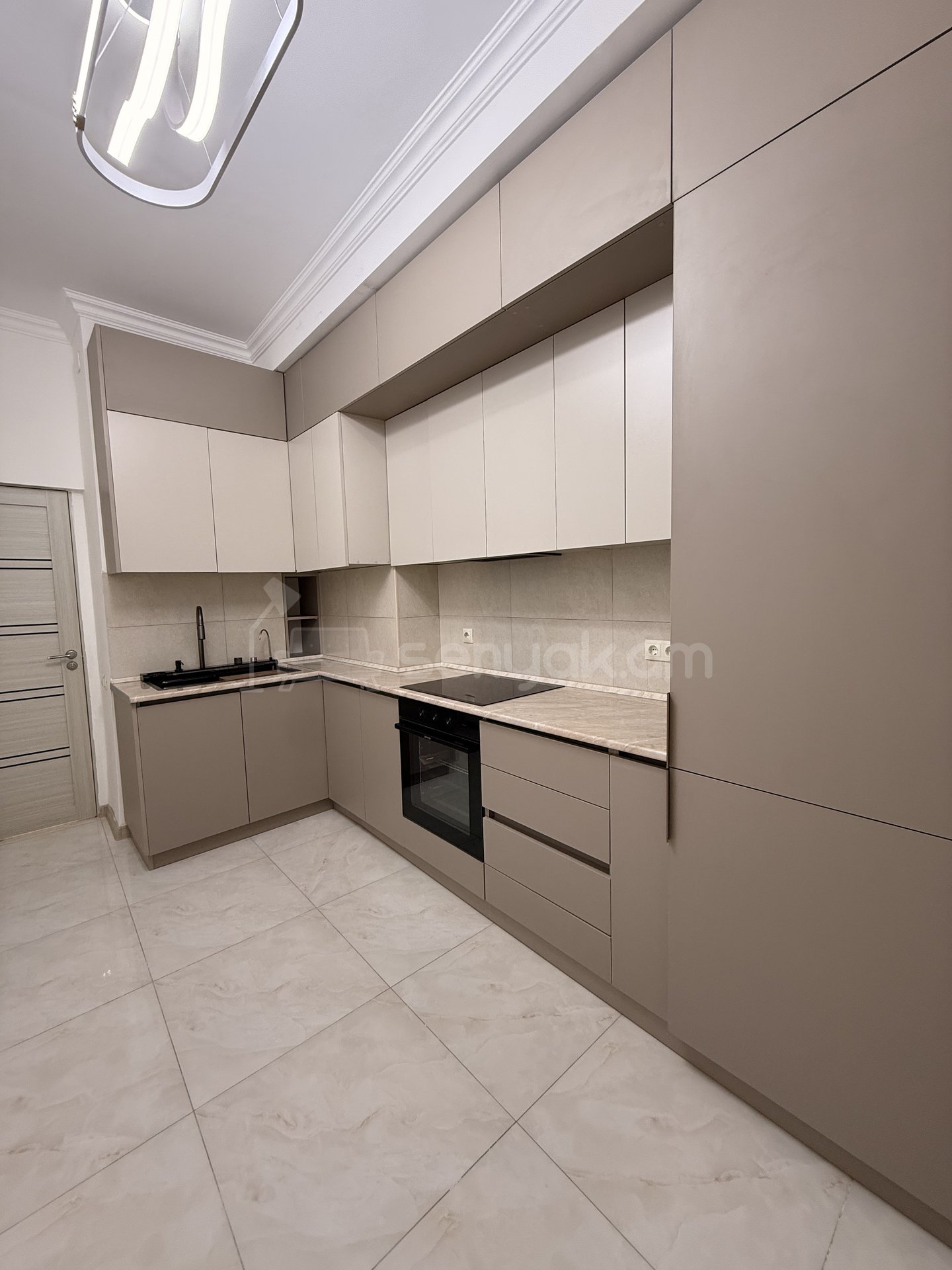 3 Սենյականոց Բնակարան Նորակառույցում, 92քմ, 5/8 հարկ, Դիզայներական Վերանորոգված, Կահավորված