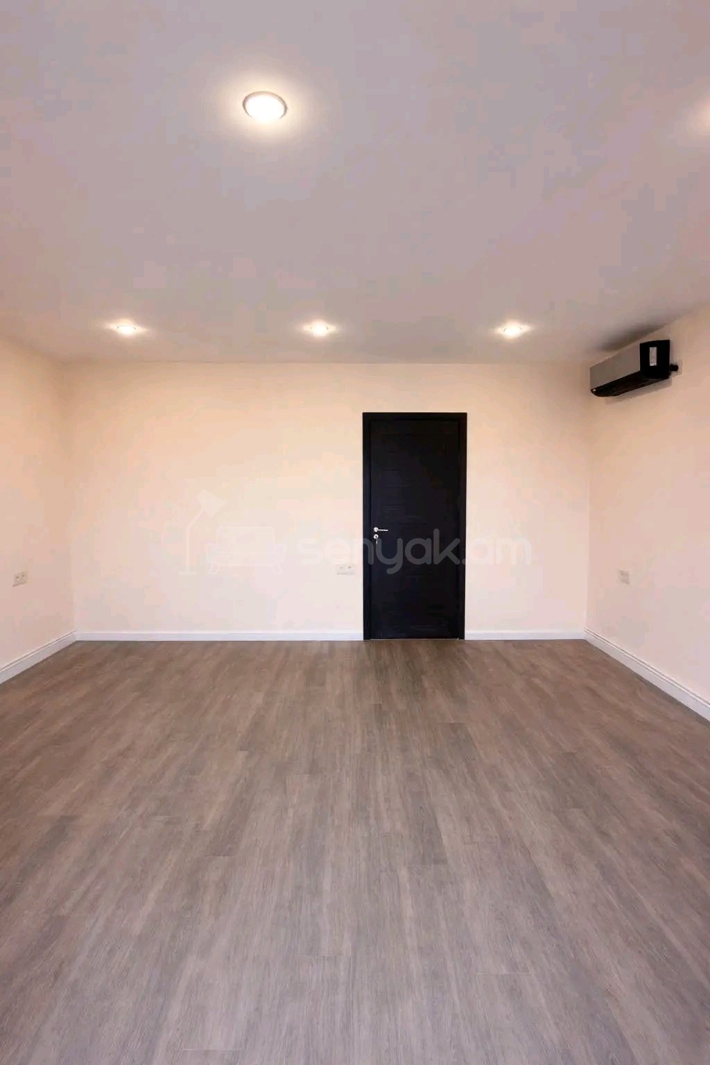 2 Սենյականոց Բնակարան Քարե Շենքում, 50քմ, 1/1 հարկ, Նորմալ Վիճակում, Կահավորված