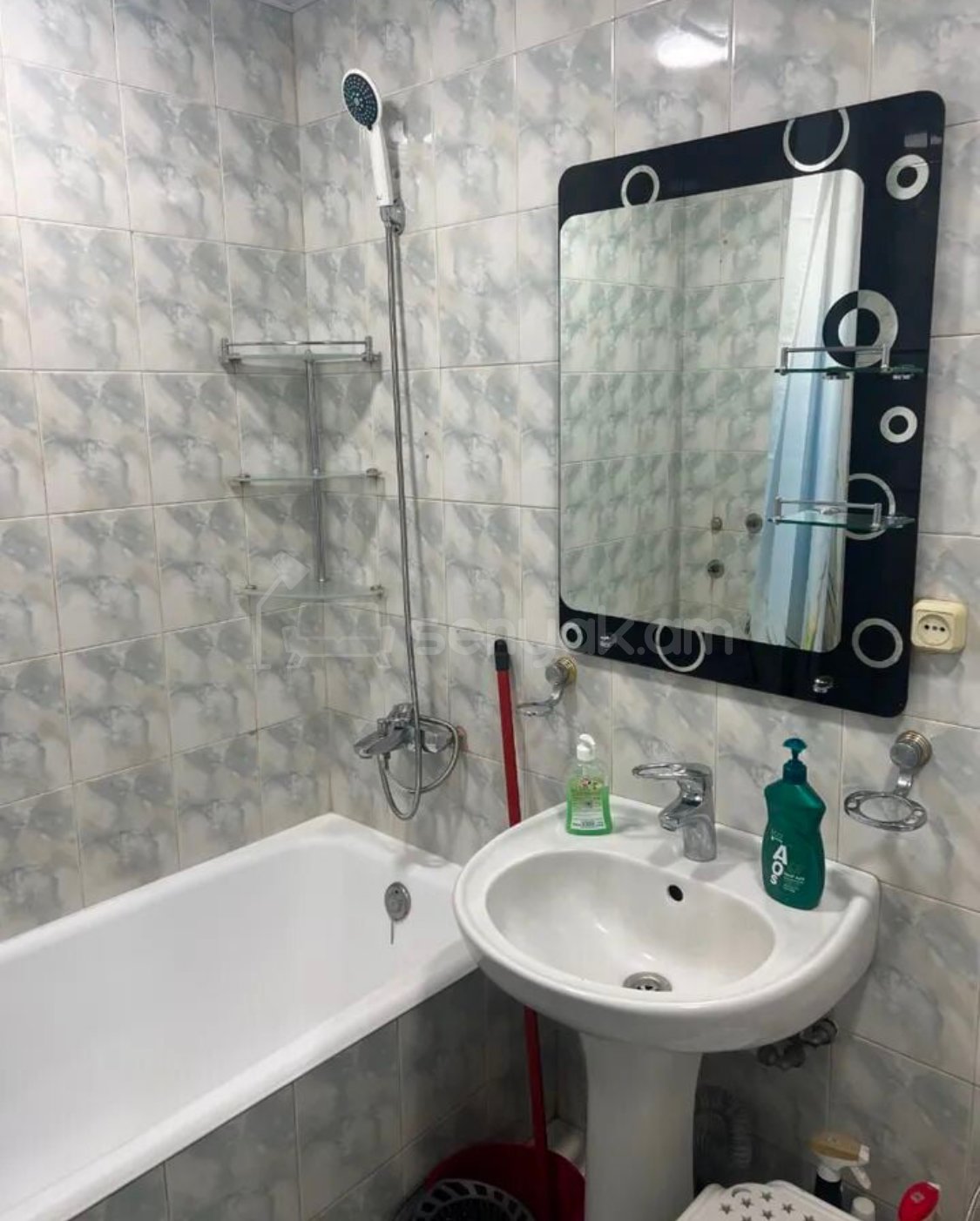 2 Սենյականոց Բնակարան Քարե Շենքում, 60քմ, 4/5 հարկ, Նորմալ Վիճակում, Կահավորված