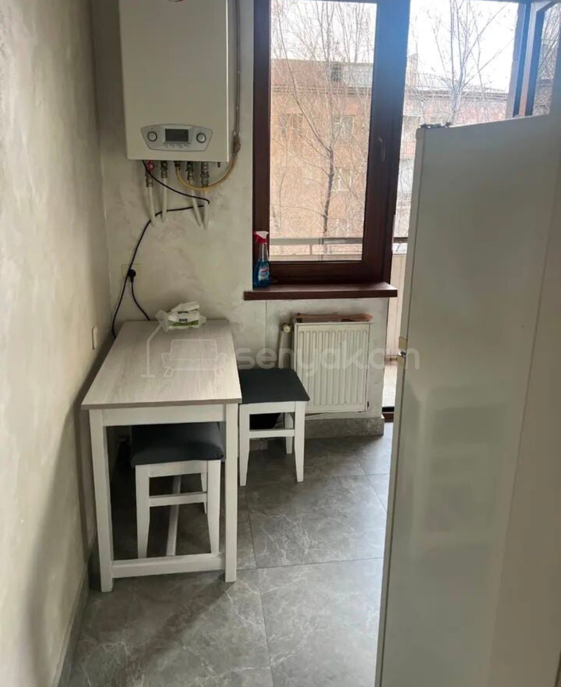 2 Սենյականոց Բնակարան Քարե Շենքում, 60քմ, 4/5 հարկ, Նորմալ Վիճակում, Կահավորված