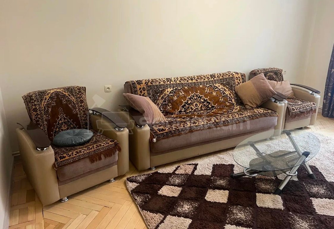 2 Սենյականոց Բնակարան Քարե Շենքում, 60քմ, 4/5 հարկ, Նորմալ Վիճակում, Կահավորված