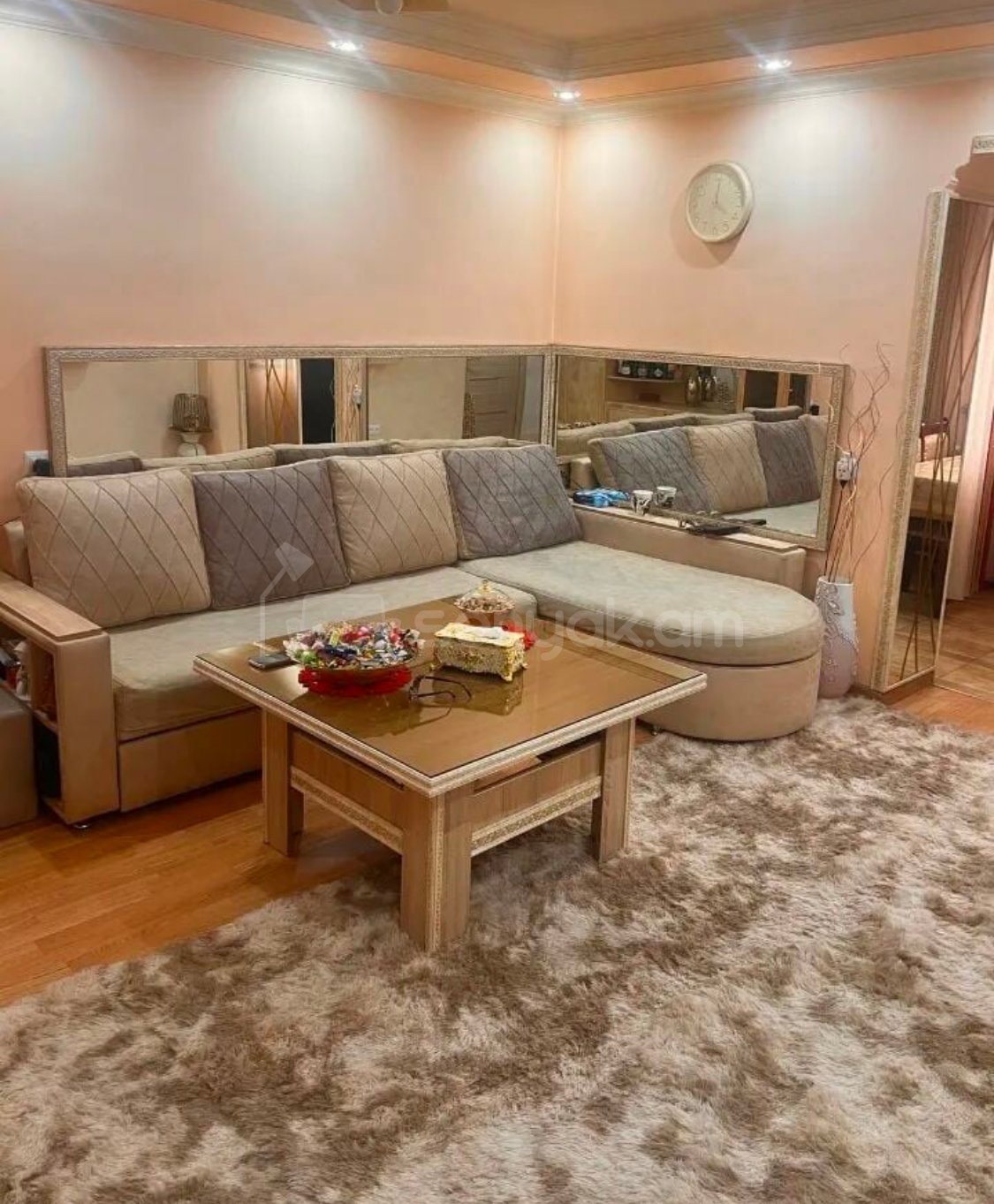 2 Սենյականոց Բնակարան Քարե Շենքում, 50քմ, 2/5 հարկ, Կապիտալ Վերանորոգված, Կահավորված