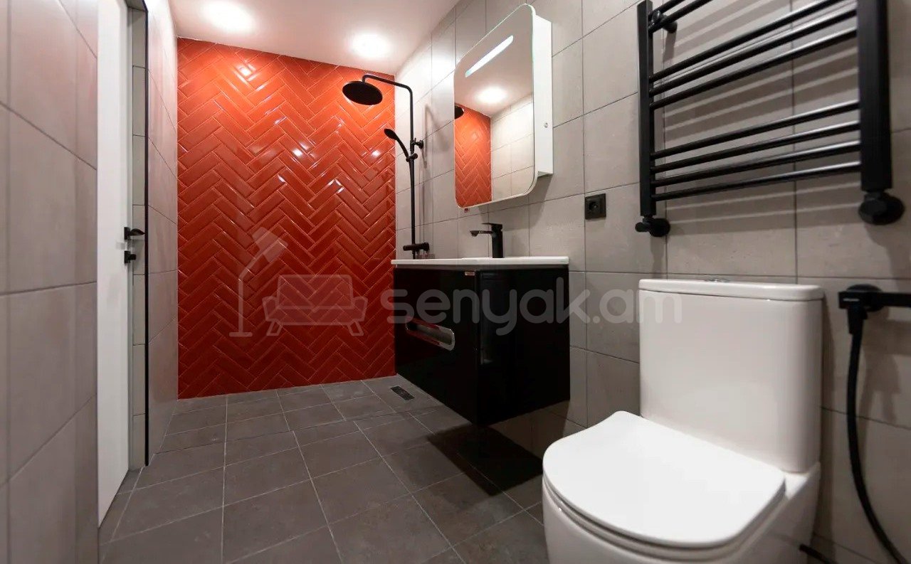 3 Սենյականոց Բնակարան Քարե Շենքում, 91քմ, 5/5 հարկ, Կապիտալ Վերանորոգված
