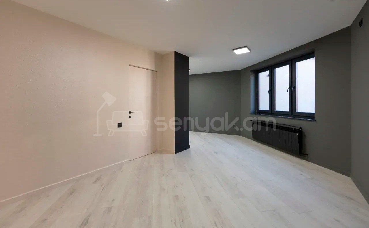 3 Սենյականոց Բնակարան Քարե Շենքում, 91քմ, 5/5 հարկ, Կապիտալ Վերանորոգված