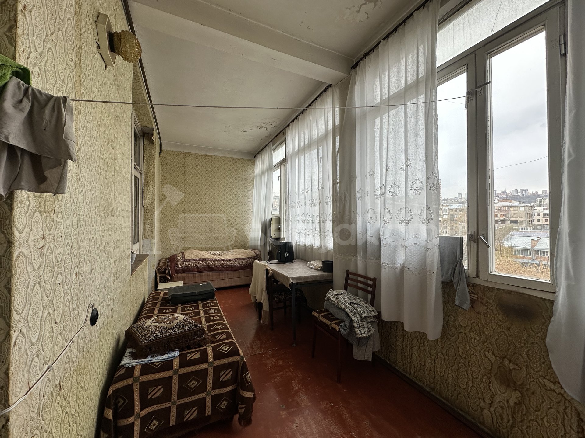 5 Սենյականոց Բնակարան Քարե Շենքում, 100քմ, 5/5 հարկ, Կոսմետիկ Վերանորոգված