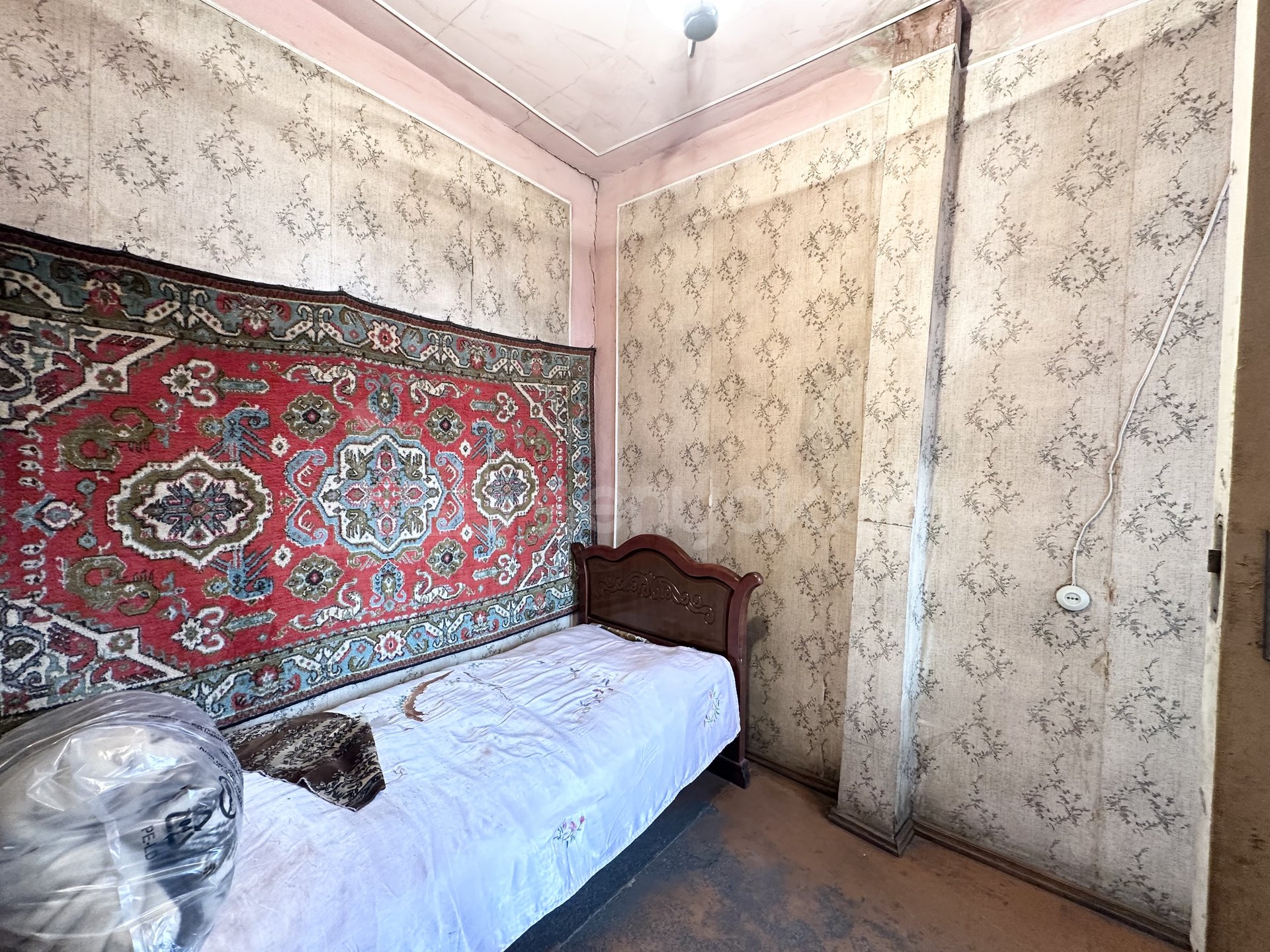 5 Սենյականոց Բնակարան Քարե Շենքում, 100քմ, 5/5 հարկ, Կոսմետիկ Վերանորոգված