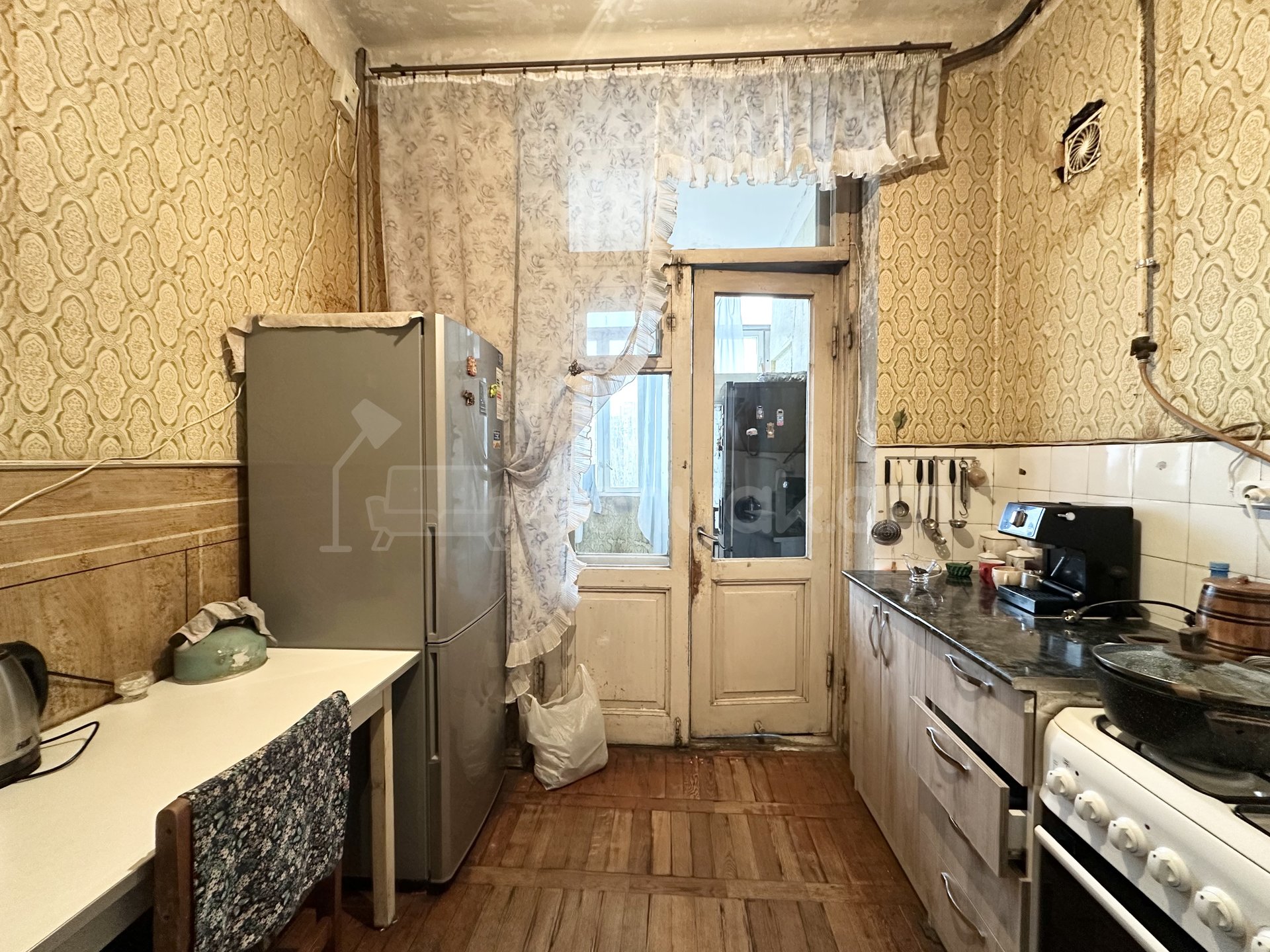 5 Սենյականոց Բնակարան Քարե Շենքում, 100քմ, 5/5 հարկ, Կոսմետիկ Վերանորոգված