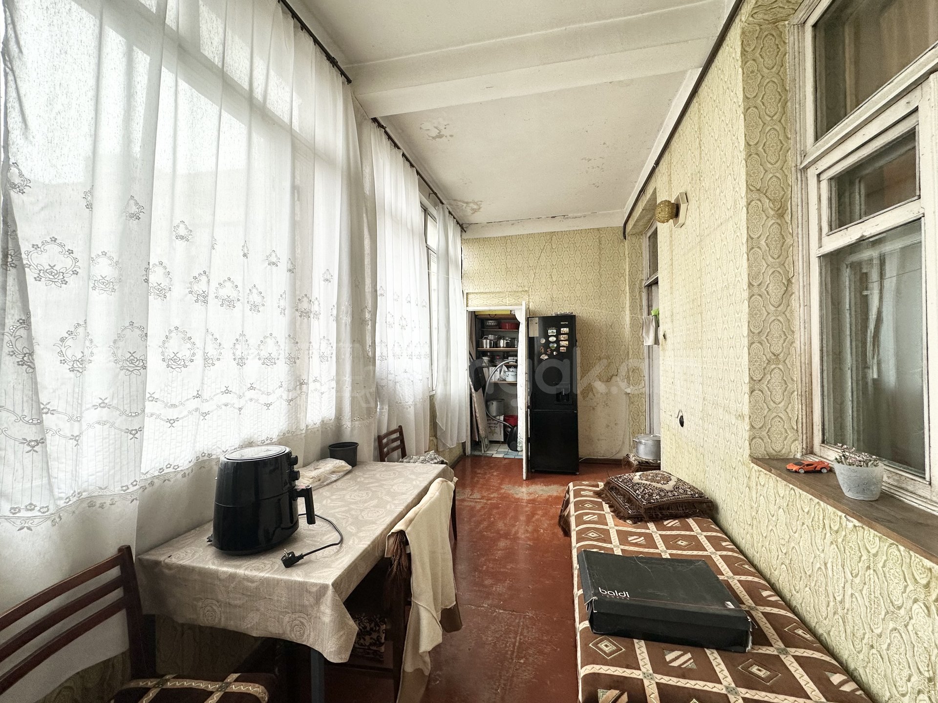 5 Սենյականոց Բնակարան Քարե Շենքում, 100քմ, 5/5 հարկ, Կոսմետիկ Վերանորոգված