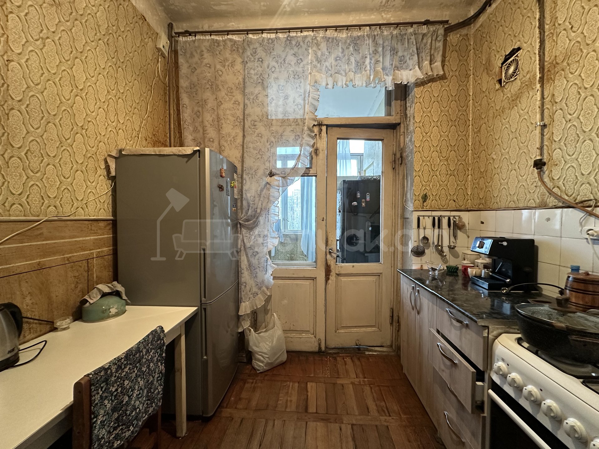 5 Սենյականոց Բնակարան Քարե Շենքում, 100քմ, 5/5 հարկ, Կոսմետիկ Վերանորոգված