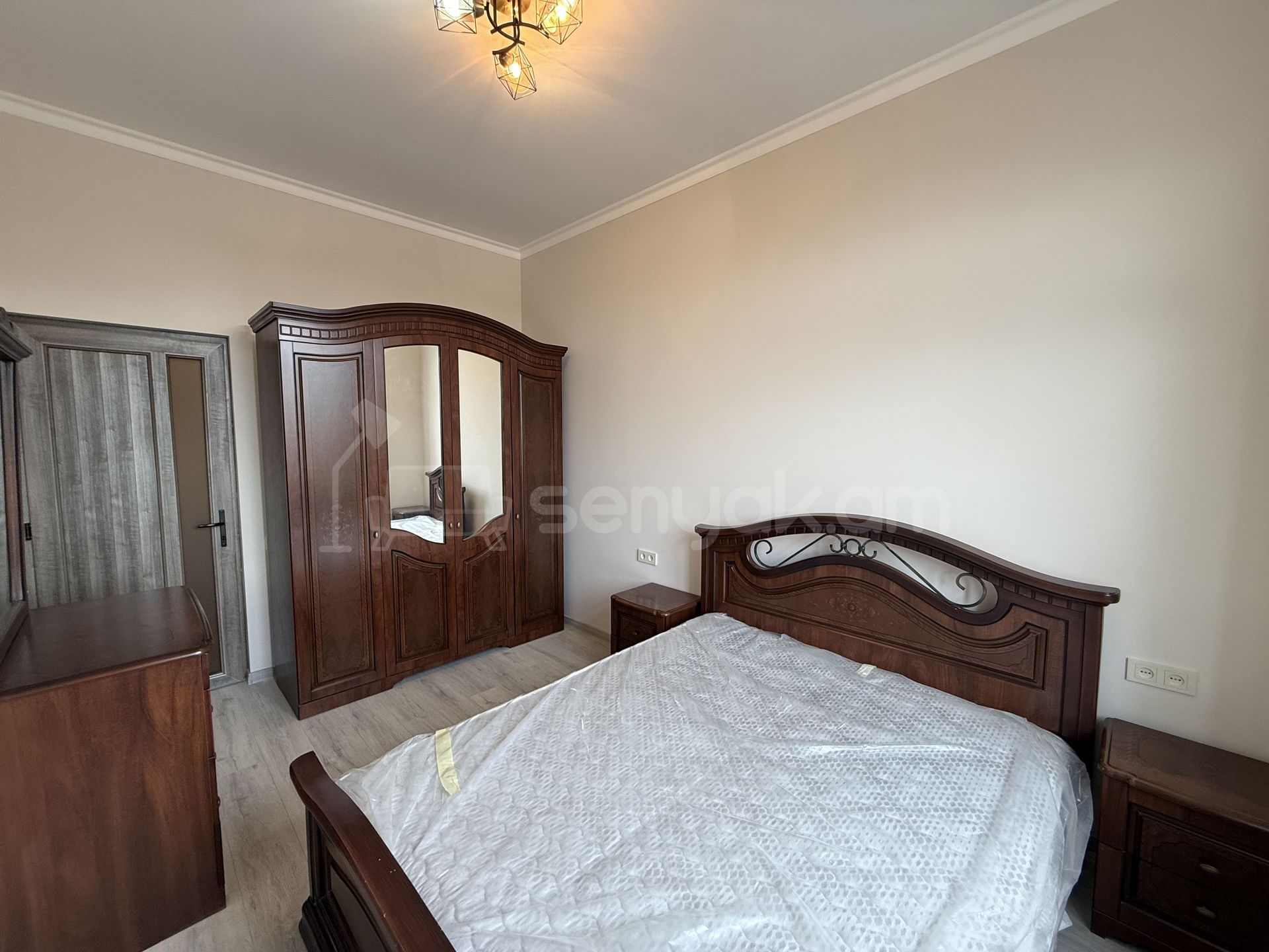 3 Սենյականոց Բնակարան Քարե Շենքում, 65քմ, 2/5 հարկ, Կոսմետիկ Վերանորոգված