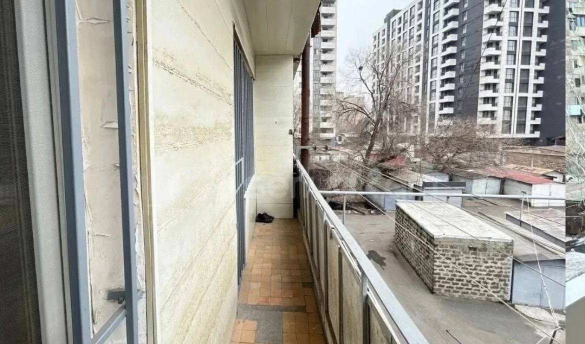 4 Սենյականոց Բնակարան Քարե Շենքում, 105քմ, 3/5 հարկ, Կապիտալ Վերանորոգված