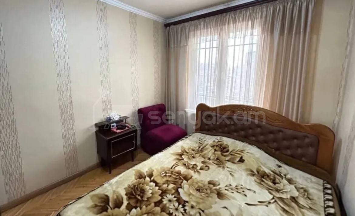 4 Սենյականոց Բնակարան Քարե Շենքում, 105քմ, 3/5 հարկ, Կապիտալ Վերանորոգված