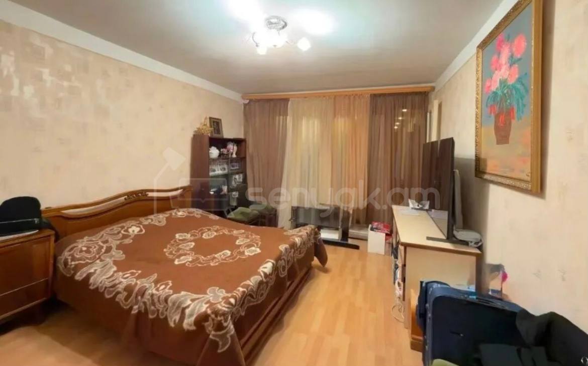 4 Սենյականոց Բնակարան Քարե Շենքում, 105քմ, 3/5 հարկ, Կապիտալ Վերանորոգված