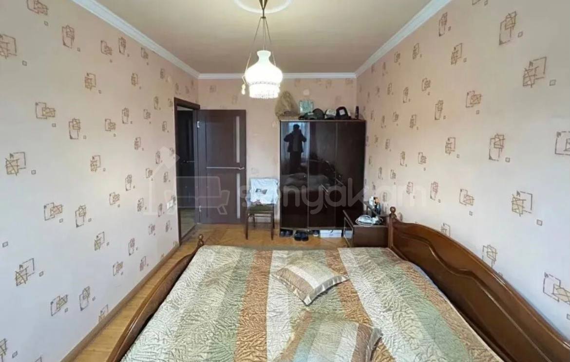 4 Սենյականոց Բնակարան Քարե Շենքում, 105քմ, 3/5 հարկ, Կապիտալ Վերանորոգված