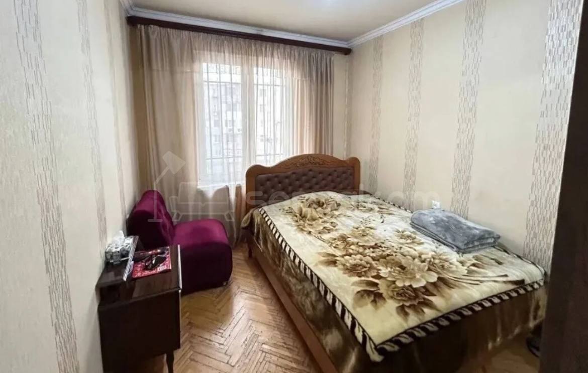 4 Սենյականոց Բնակարան Քարե Շենքում, 105քմ, 3/5 հարկ, Կապիտալ Վերանորոգված