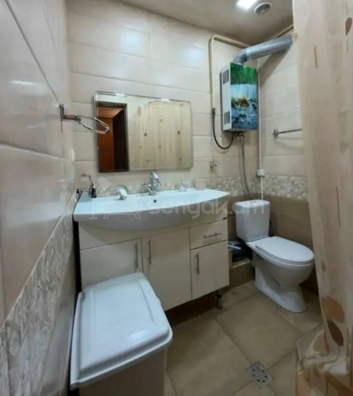 4 Սենյականոց Բնակարան Քարե Շենքում, 105քմ, 3/5 հարկ, Կապիտալ Վերանորոգված