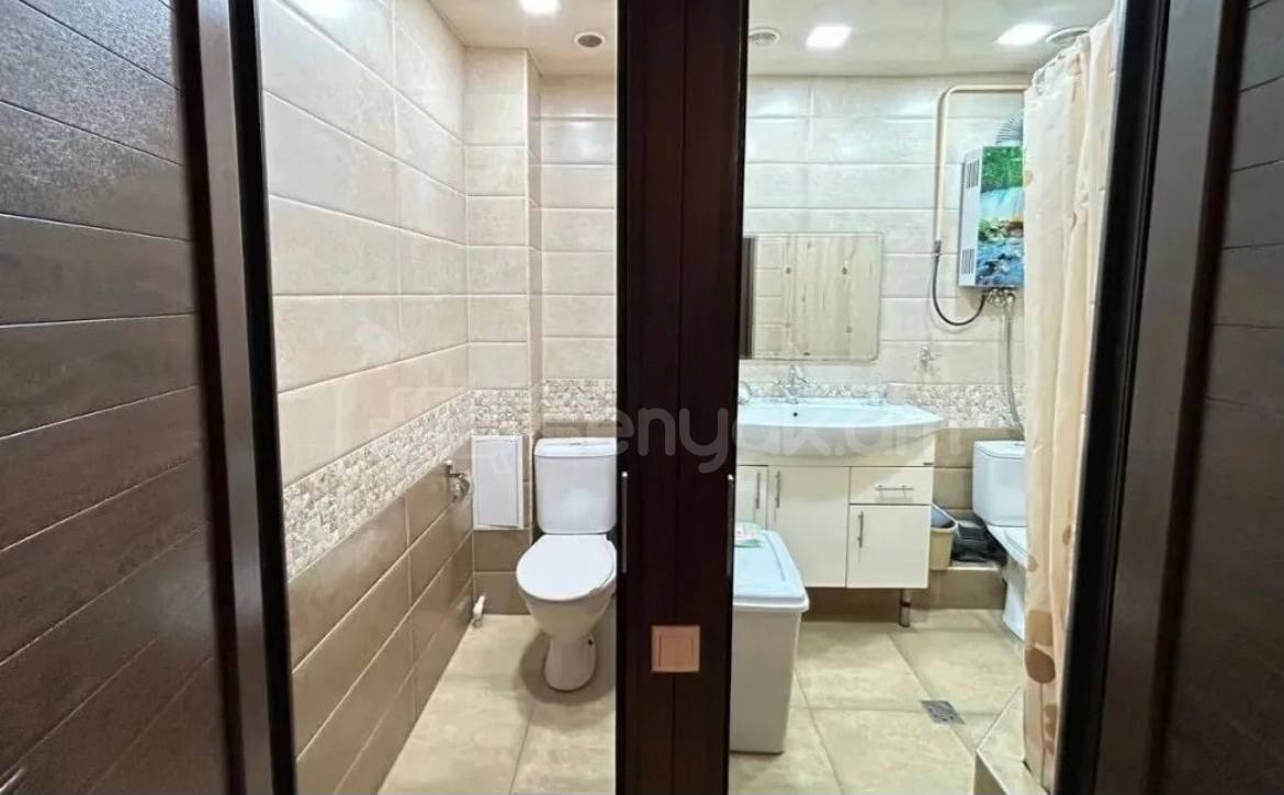 4 Սենյականոց Բնակարան Քարե Շենքում, 105քմ, 3/5 հարկ, Կապիտալ Վերանորոգված