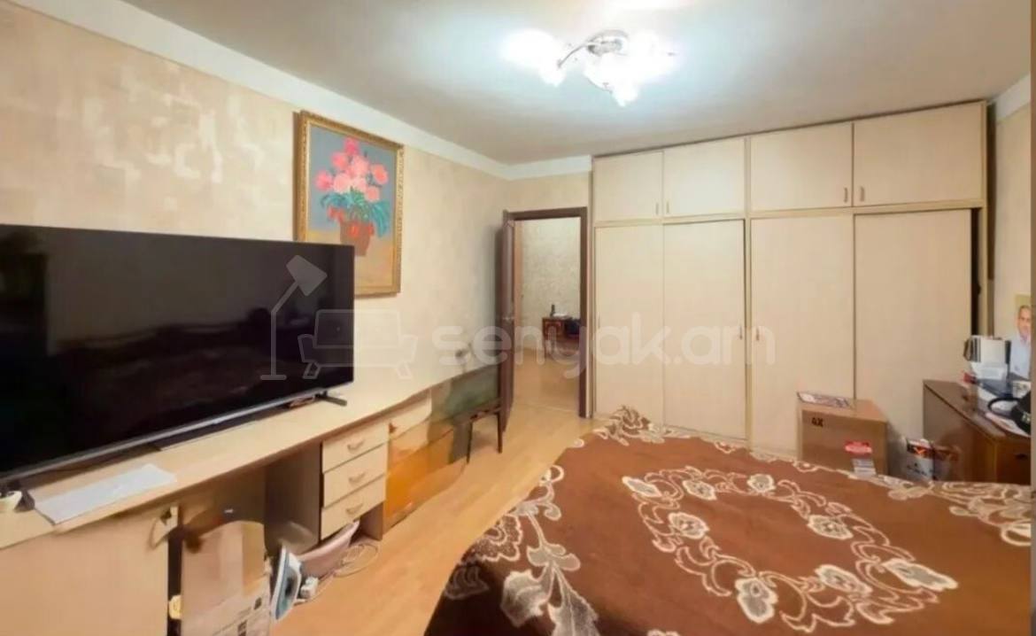 4 Սենյականոց Բնակարան Քարե Շենքում, 105քմ, 3/5 հարկ, Կապիտալ Վերանորոգված