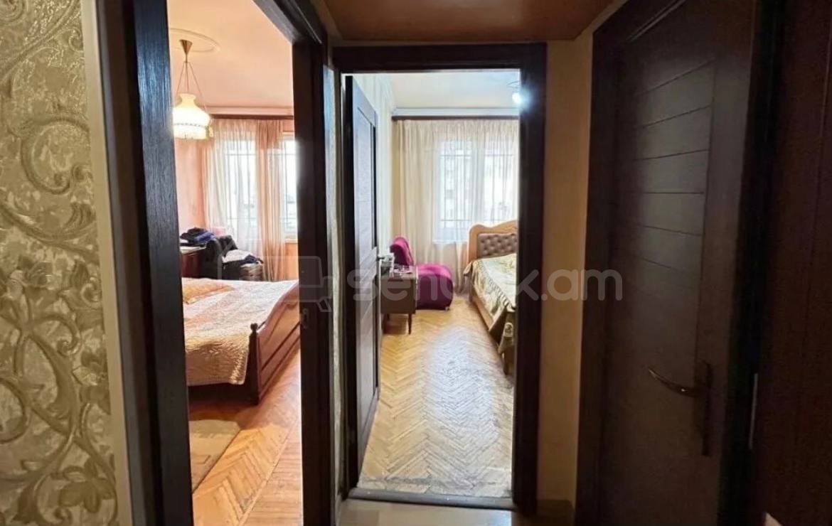 4 Սենյականոց Բնակարան Քարե Շենքում, 105քմ, 3/5 հարկ, Կապիտալ Վերանորոգված