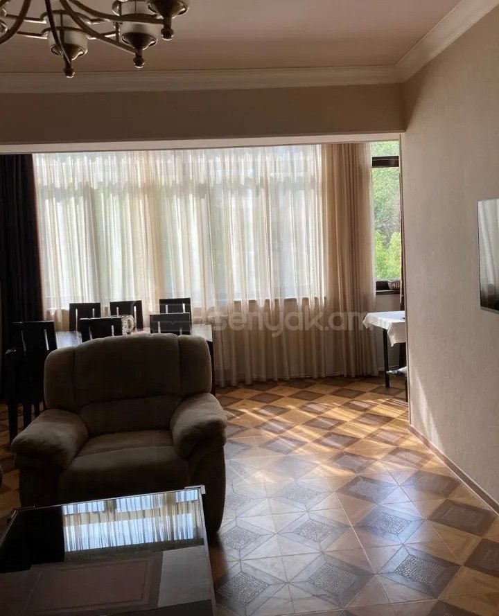 3 Սենյականոց Բնակարան Քարե Շենքում, 80քմ, 3/5 հարկ, Կապիտալ Վերանորոգված