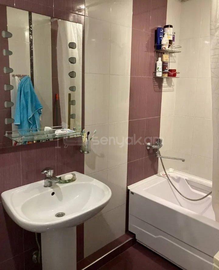 3 Սենյականոց Բնակարան Քարե Շենքում, 80քմ, 3/5 հարկ, Կապիտալ Վերանորոգված