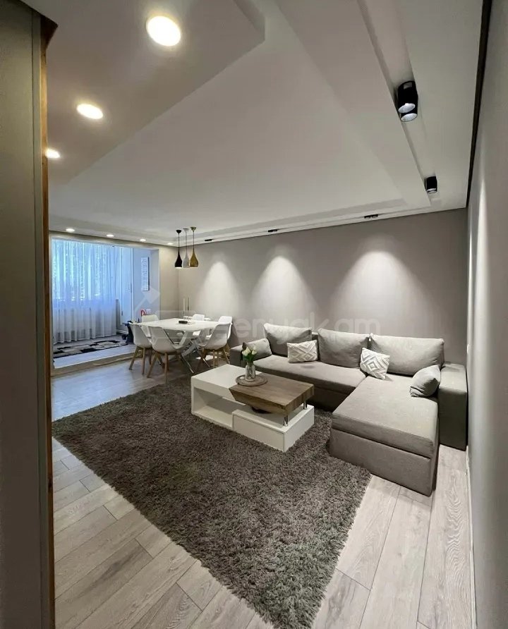 3 Սենյականոց Բնակարան Քարե Շենքում, 74քմ, 3/5 հարկ, Կապիտալ Վերանորոգված