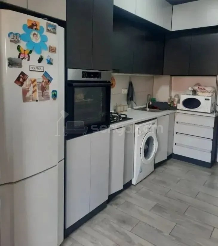 4 Սենյականոց Բնակարան Քարե Շենքում, 90քմ, 7/9 հարկ, Կապիտալ Վերանորոգված