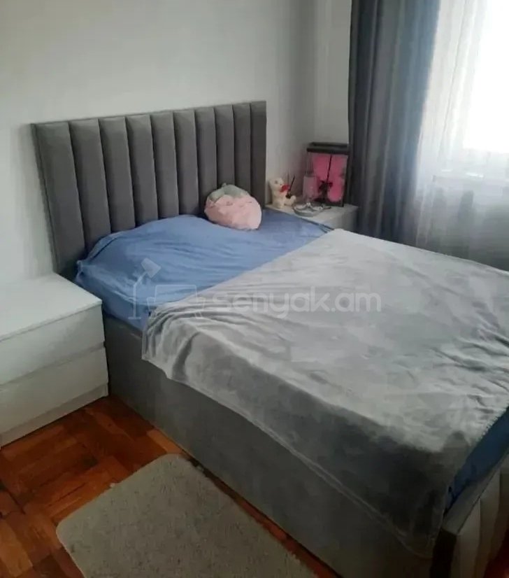 4 Սենյականոց Բնակարան Քարե Շենքում, 90քմ, 7/9 հարկ, Կապիտալ Վերանորոգված