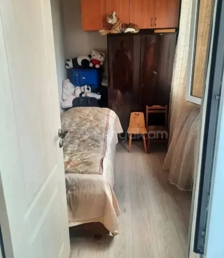 4 Սենյականոց Բնակարան Քարե Շենքում, 90քմ, 7/9 հարկ, Կապիտալ Վերանորոգված