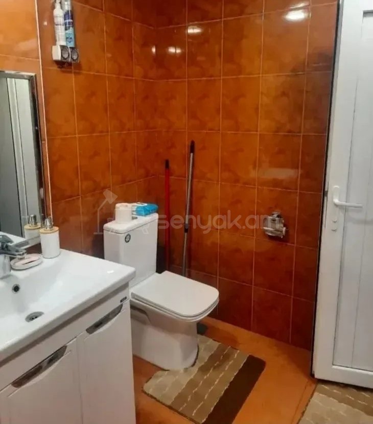 4 Սենյականոց Բնակարան Քարե Շենքում, 90քմ, 7/9 հարկ, Կապիտալ Վերանորոգված