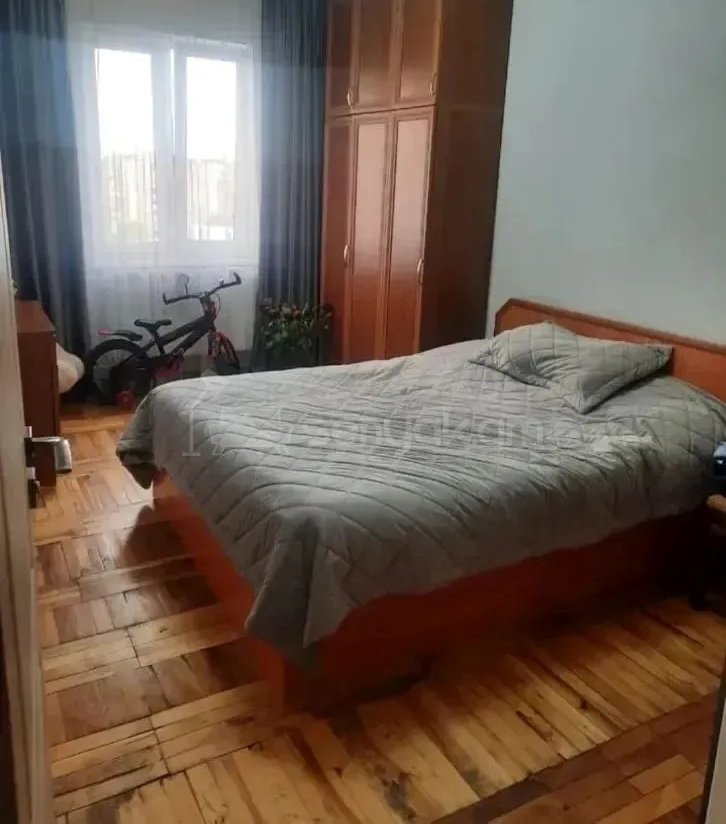 4 Սենյականոց Բնակարան Քարե Շենքում, 90քմ, 7/9 հարկ, Կապիտալ Վերանորոգված