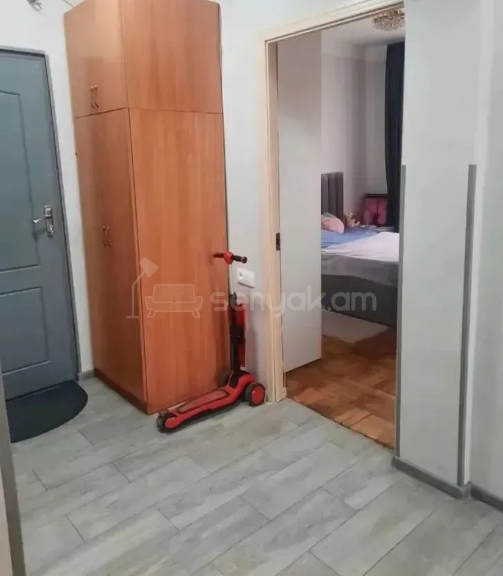 4 Սենյականոց Բնակարան Քարե Շենքում, 90քմ, 7/9 հարկ, Կապիտալ Վերանորոգված