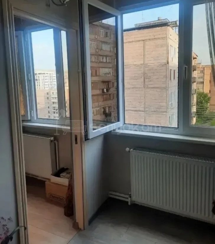 4 Սենյականոց Բնակարան Քարե Շենքում, 90քմ, 7/9 հարկ, Կապիտալ Վերանորոգված