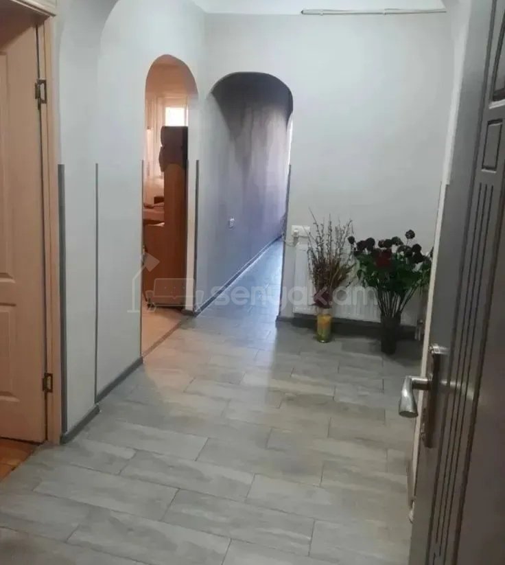 4 Սենյականոց Բնակարան Քարե Շենքում, 90քմ, 7/9 հարկ, Կապիտալ Վերանորոգված