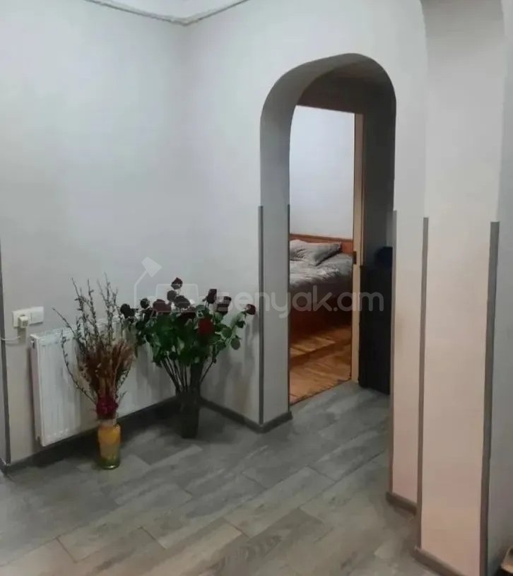 4 Սենյականոց Բնակարան Քարե Շենքում, 90քմ, 7/9 հարկ, Կապիտալ Վերանորոգված