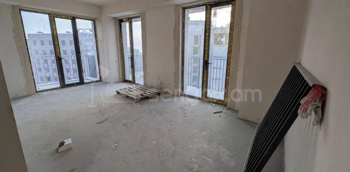 3 Սենյականոց Բնակարան, 97քմ, 13/18 հարկ, Զրոյական Վիճակում