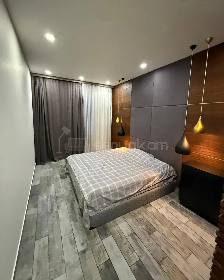 3 Սենյականոց Բնակարան Քարե Շենքում, 82քմ, 5/5 հարկ, Դիզայներական Վերանորոգված