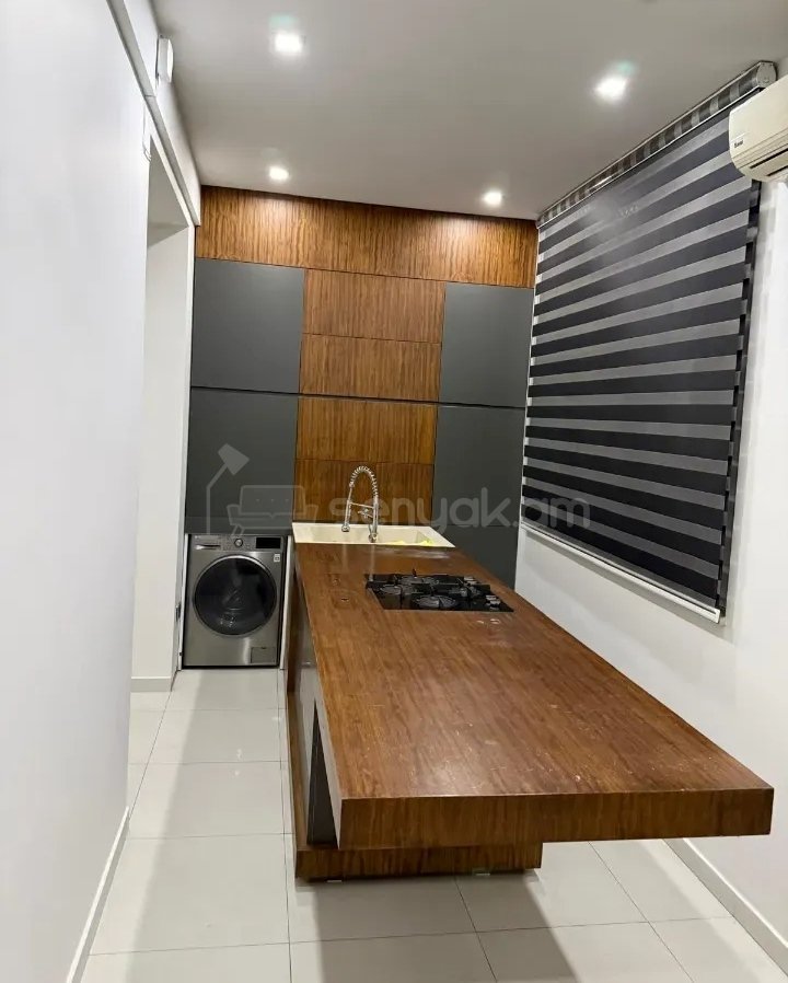 3 Սենյականոց Բնակարան Քարե Շենքում, 82քմ, 5/5 հարկ, Դիզայներական Վերանորոգված