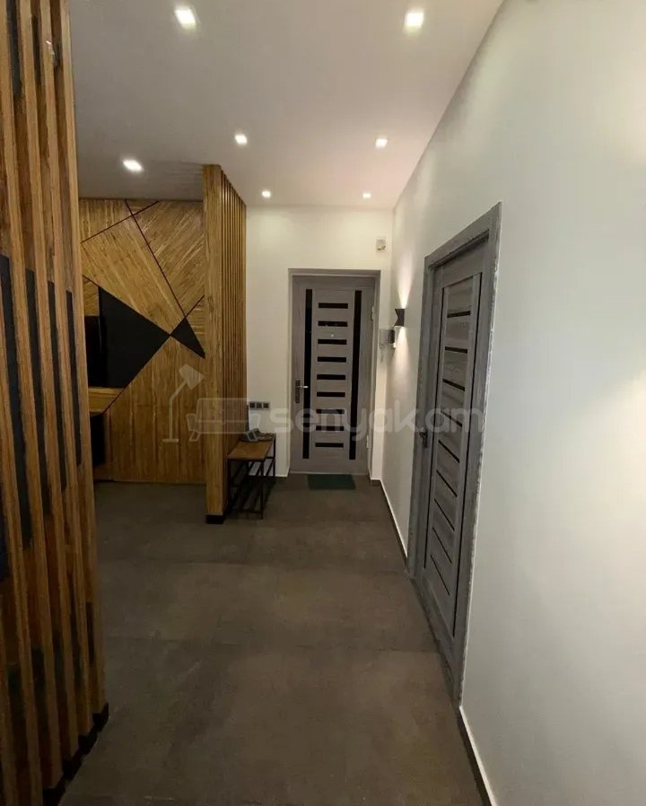 3 Սենյականոց Բնակարան Քարե Շենքում, 82քմ, 5/5 հարկ, Դիզայներական Վերանորոգված