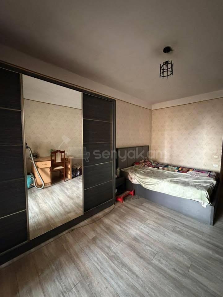 3 Սենյականոց Բնակարան Քարե Շենքում, 92քմ, 5/5 հարկ, Նորմալ Վիճակում