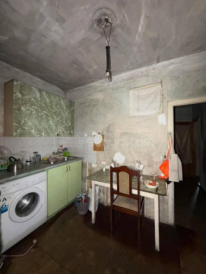 3 Սենյականոց Բնակարան Քարե Շենքում, 92քմ, 5/5 հարկ, Նորմալ Վիճակում