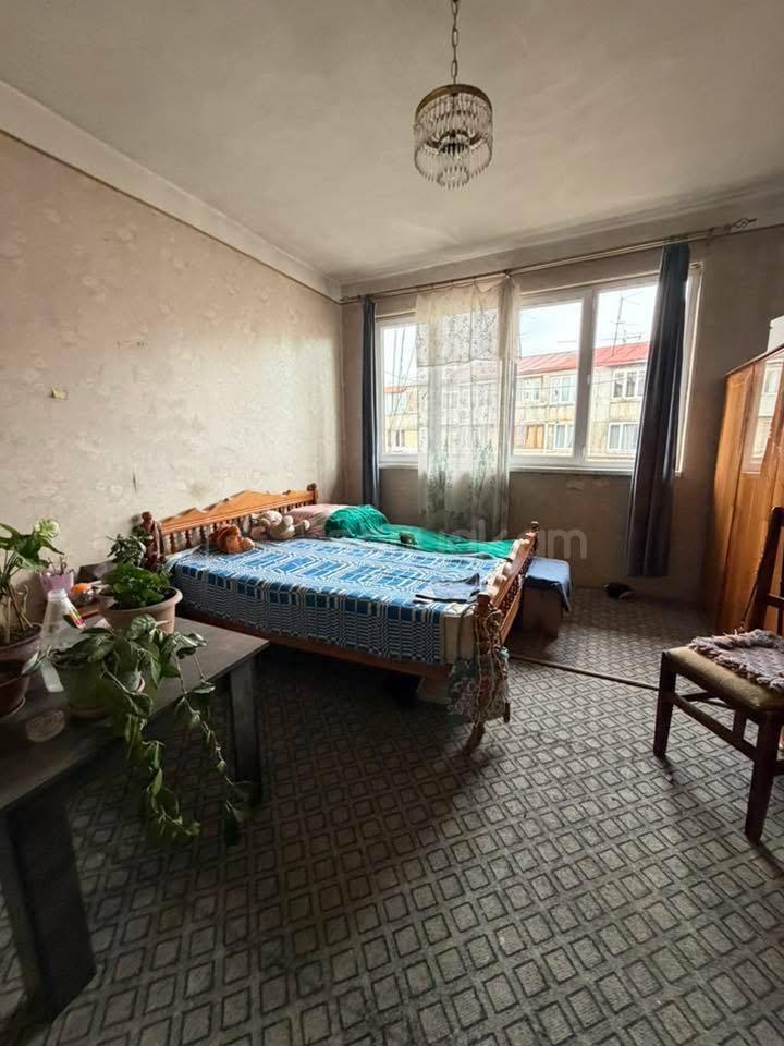 3 Սենյականոց Բնակարան Քարե Շենքում, 92քմ, 5/5 հարկ, Նորմալ Վիճակում