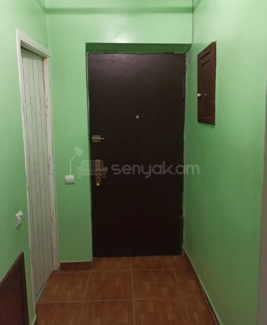 3 Սենյականոց Բնակարան Քարե Շենքում, 92քմ, 5/5 հարկ, Նորմալ Վիճակում