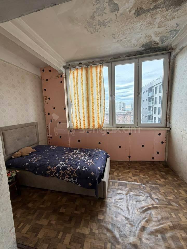 3 Սենյականոց Բնակարան Քարե Շենքում, 92քմ, 5/5 հարկ, Նորմալ Վիճակում