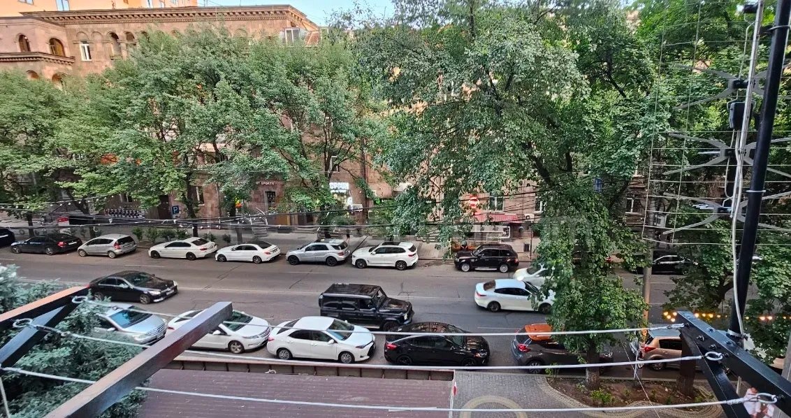 3 Սենյականոց Բնակարան, 68քմ, 3/8 հարկ, Նորմալ Վիճակում