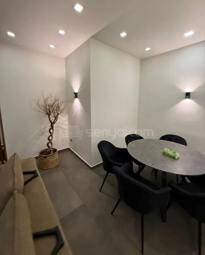 3 Սենյականոց Բնակարան Քարե Շենքում, 82քմ, 5/5 հարկ, Կապիտալ Վերանորոգված